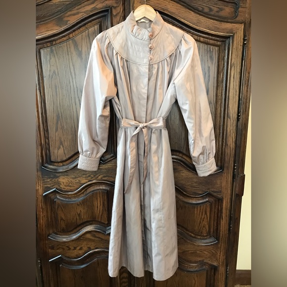 Vintage Rain Coat Made in Hong Kong - Picture 4 of 7